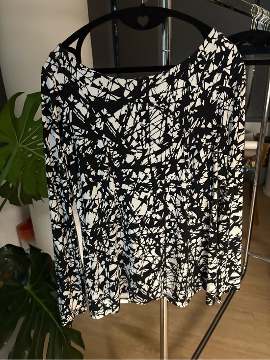 Tart Tops - Tart Black & White Abstract Long Sleeve Top scoop back